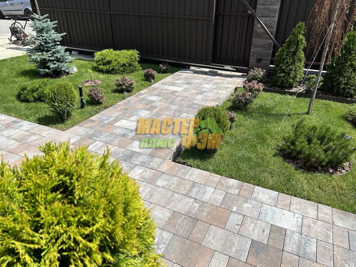 2023 Укладка тротуарной плитки Пассаж Арагон в Петровцах фєм пассаж укладдання та продаж