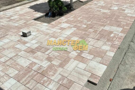 2024 Укладання тротуарної плитки Лайнстоун Палермо у Бучі бригада по укладке лайнстоун полермо в буче