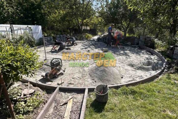 2024 Укладання тротуарної плитки Пасаж Арагон у Києві Панорамна укладання плитки пасаж в києві