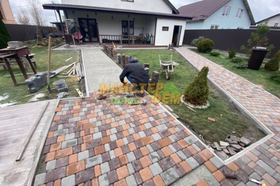 2024 Укладання тротуарної плитки Старе Місто у Петрівцях мощення тротуарної плитки в петрівцях старе місто єко