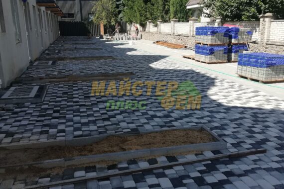 2024 Укладання тротуарної плитки Старе Місто у Вишгороді укладаня фем старе місто вишгород